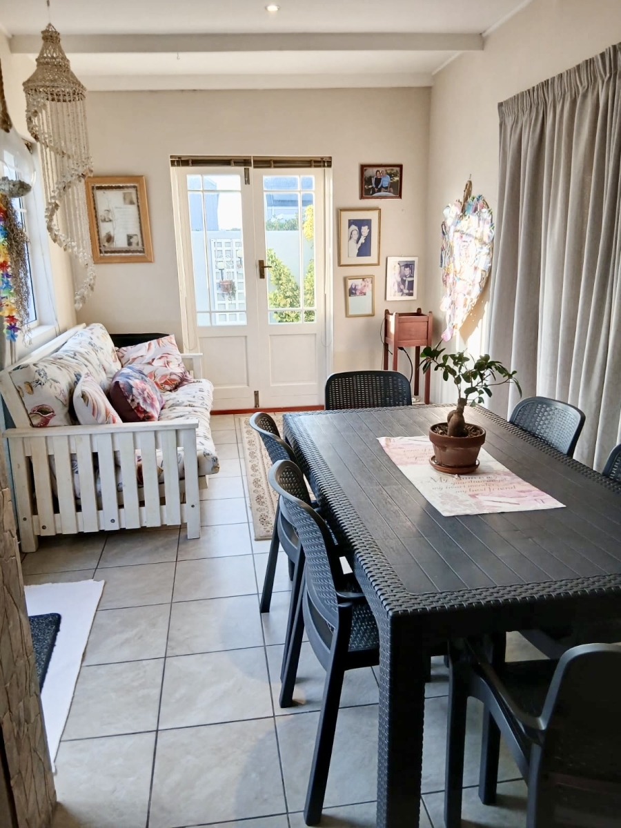 2 Bedroom Property for Sale in Sandbaai Western Cape